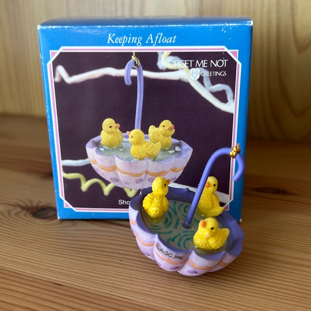 ♻️5/$25♻️ VINTAGE 90’s American Greetings  Easter Ornament Keeping Afloat